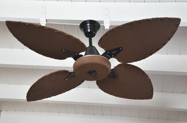 Ventilador BARI negro palas y tapa forrada de rattan. Tono nogal - Imagen 3