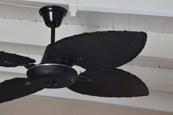 Ventilador BARI negro palas y tapa forrada de rattan. Tono negro - Imagen 2