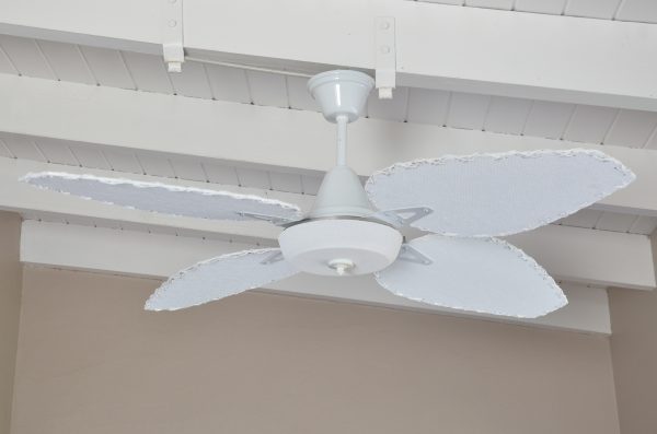 Ventilador SIENA blanco palas y tapa forrada de rattan. Tono blanco - Imagen 4