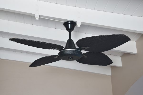 Ventilador SIENA negro palas y tapa forrada de rattan. Tono negro - Imagen 4